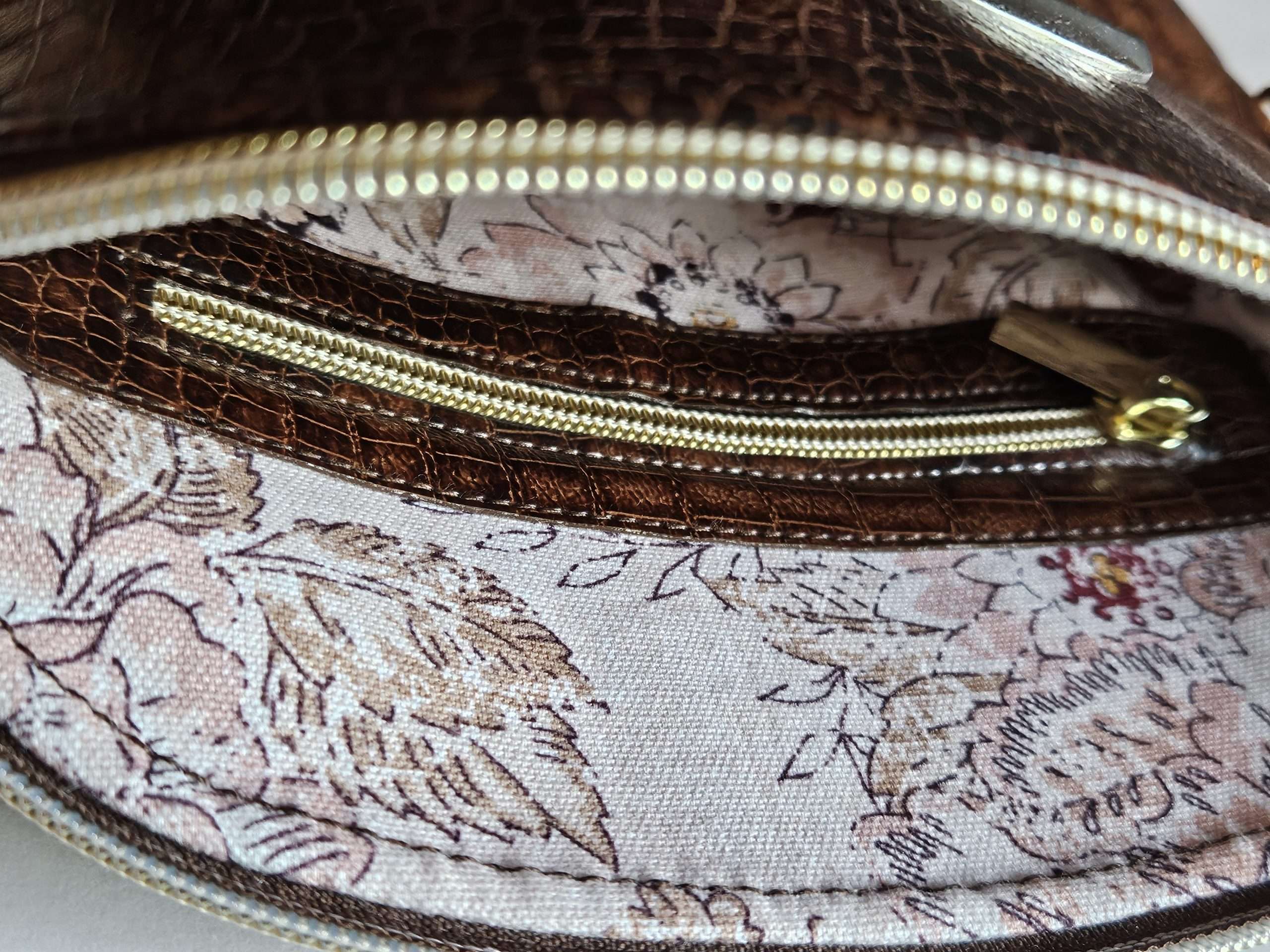 Kya Slim Crossbody Bag - Image 3