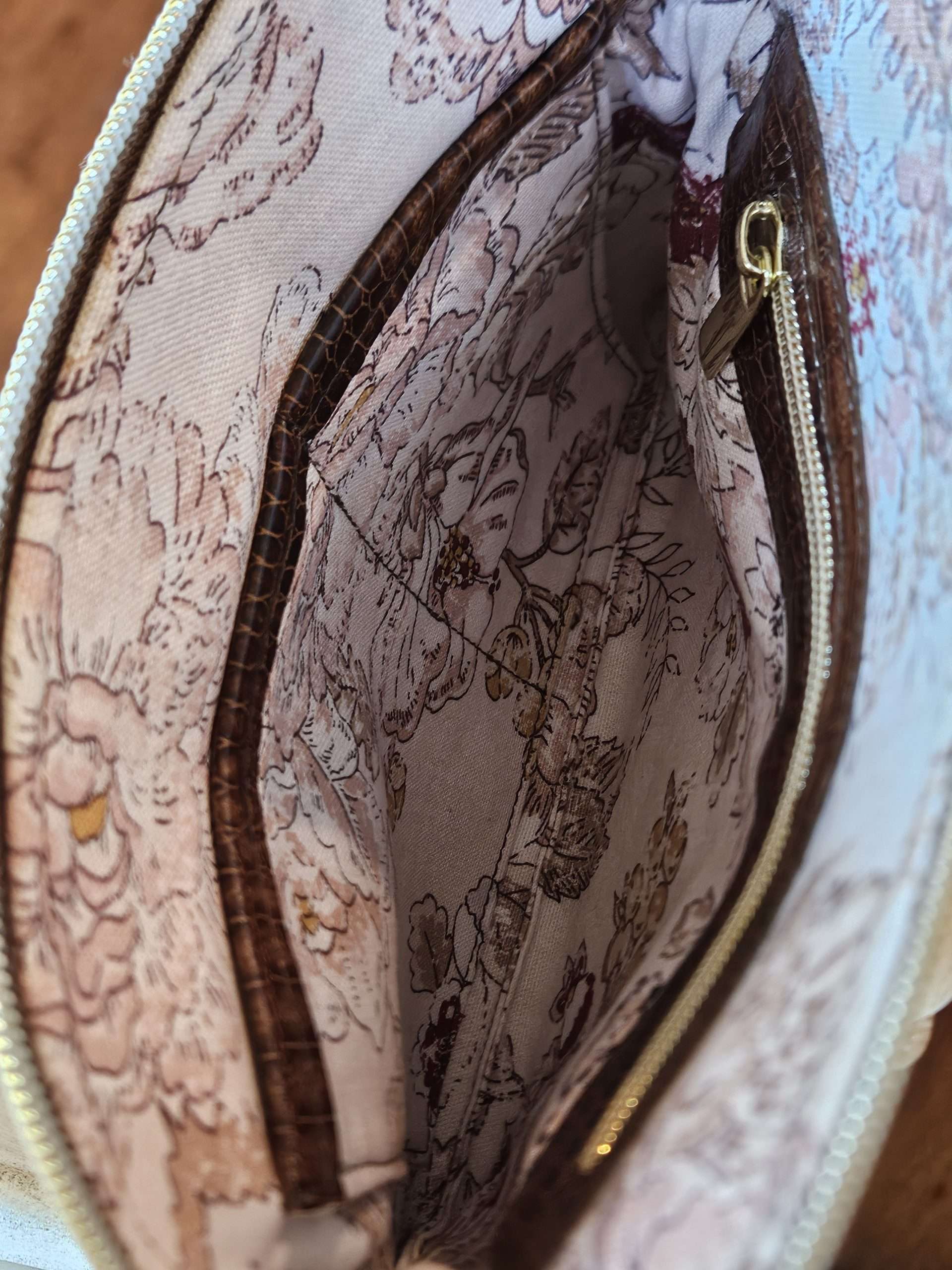Kya Slim Crossbody Bag - Image 5